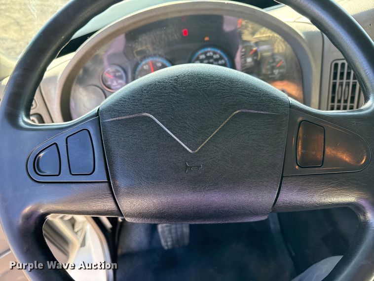 image for item EG2149 2010 International 7600 crane truck