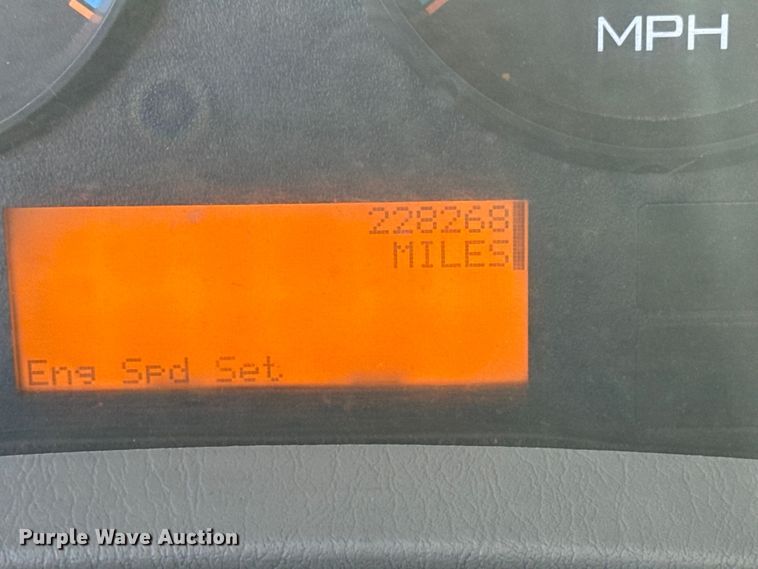 image for item EG2149 2010 International 7600 crane truck