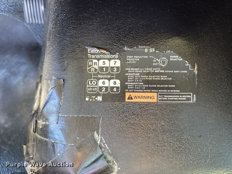 image for item EG2149 2010 International 7600 crane truck