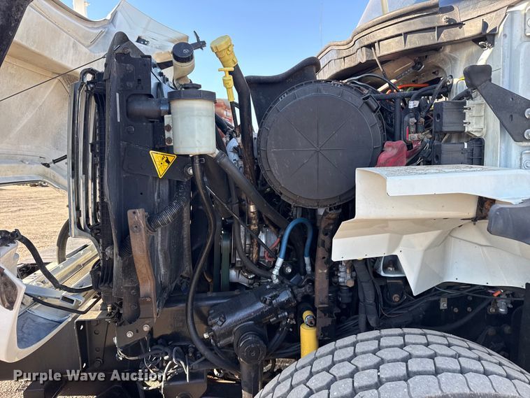 image for item EG2149 2010 International 7600 crane truck