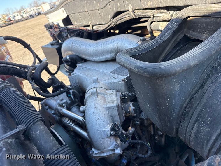 image for item EG2149 2010 International 7600 crane truck