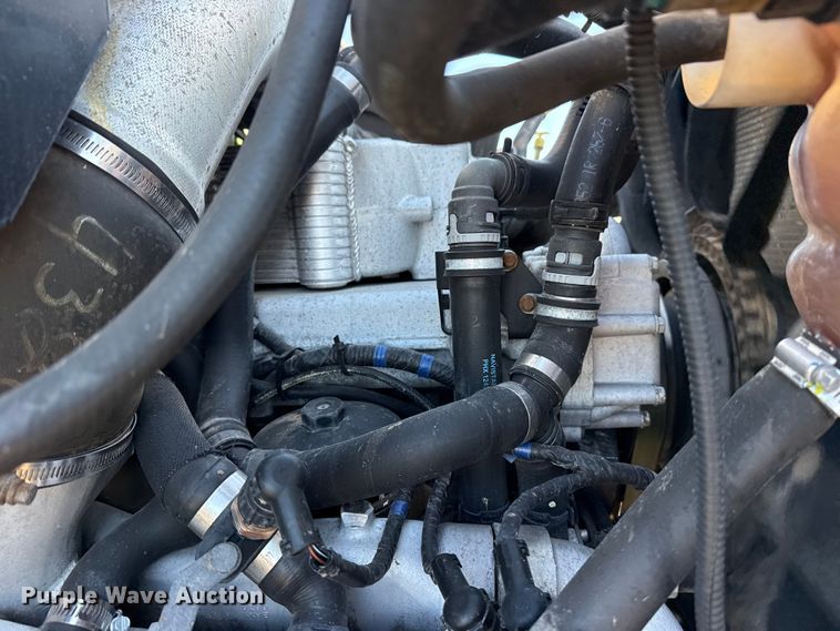 image for item EG2149 2010 International 7600 crane truck