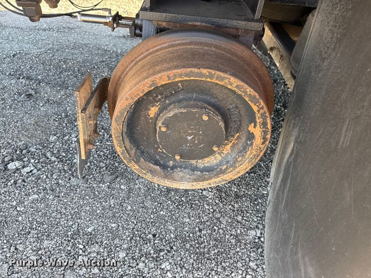 image for item EG2149 2010 International 7600 crane truck