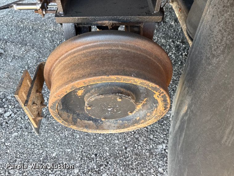 image for item EG2149 2010 International 7600 crane truck