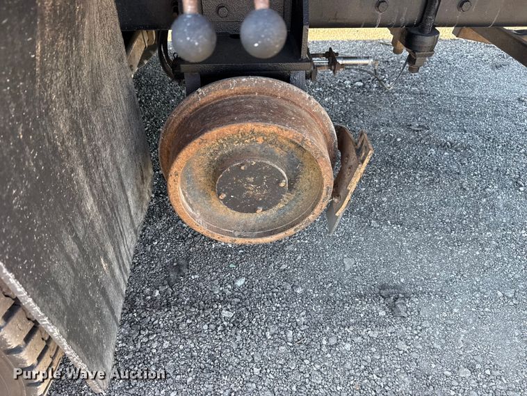 image for item EG2149 2010 International 7600 crane truck