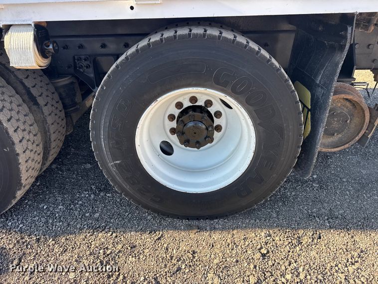 image for item EG2149 2010 International 7600 crane truck