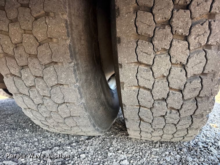 image for item EG2149 2010 International 7600 crane truck