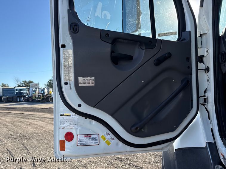 image for item EG2150 2014 Freightliner 114SD crane truck