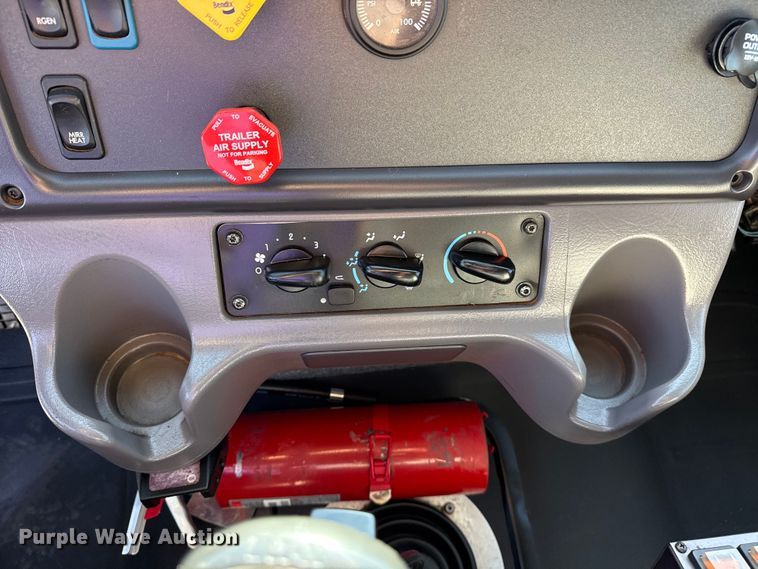 image for item EG2150 2014 Freightliner 114SD crane truck