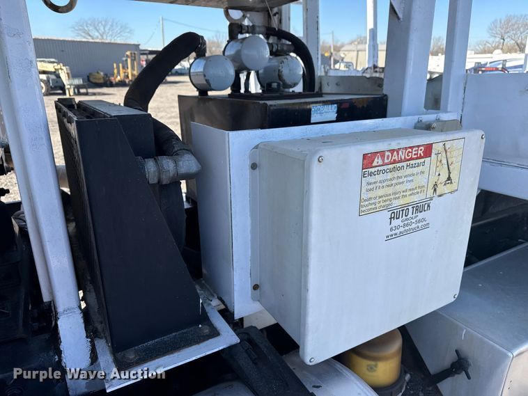 image for item EG2152 2016 Freightliner 114SD crane truck