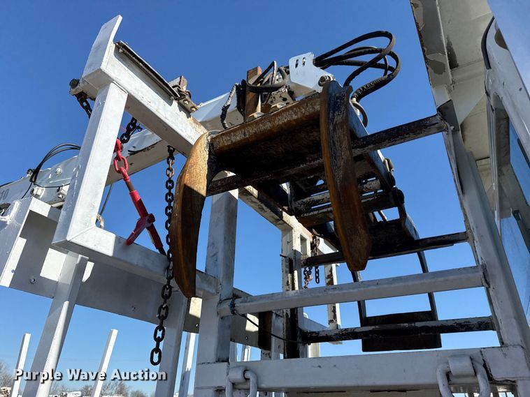 image for item EG2152 2016 Freightliner 114SD crane truck