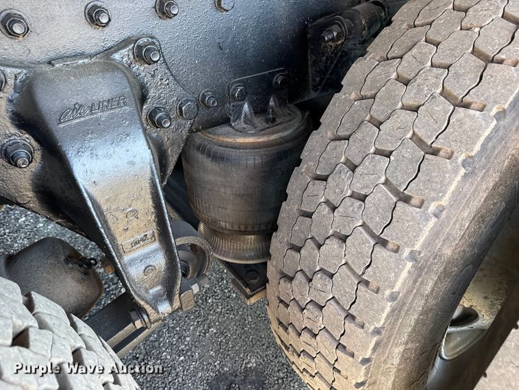 image for item EG2152 2016 Freightliner 114SD crane truck