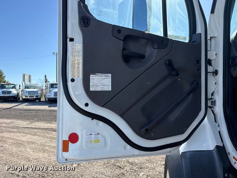 image for item EG2152 2016 Freightliner 114SD crane truck