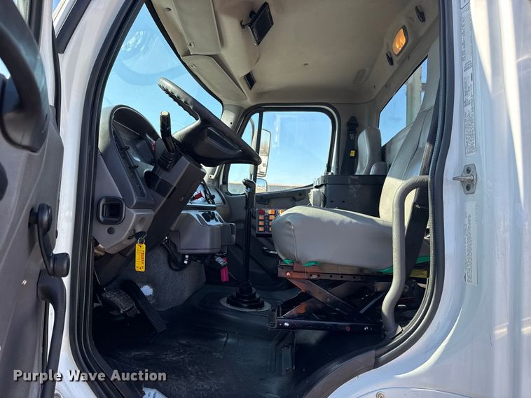 image for item EG2152 2016 Freightliner 114SD crane truck