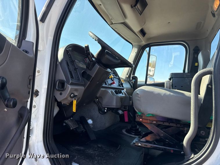 image for item EG2152 2016 Freightliner 114SD crane truck