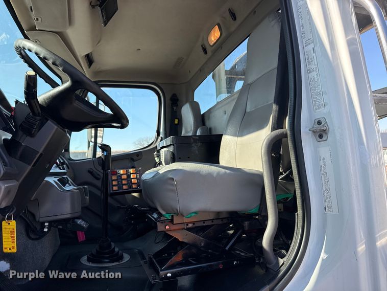 image for item EG2152 2016 Freightliner 114SD crane truck