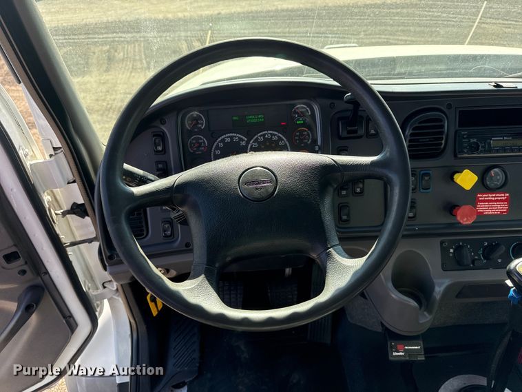 image for item EG2152 2016 Freightliner 114SD crane truck