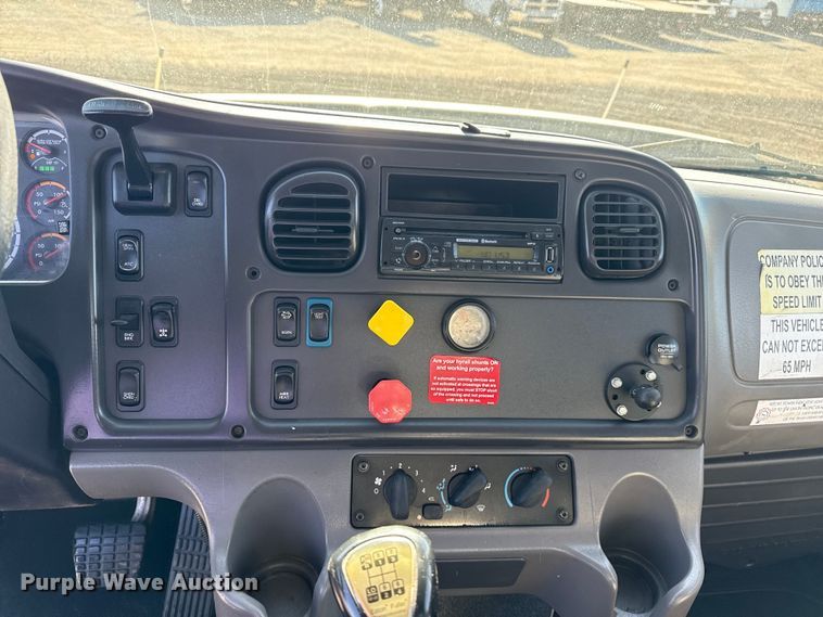 image for item EG2152 2016 Freightliner 114SD crane truck