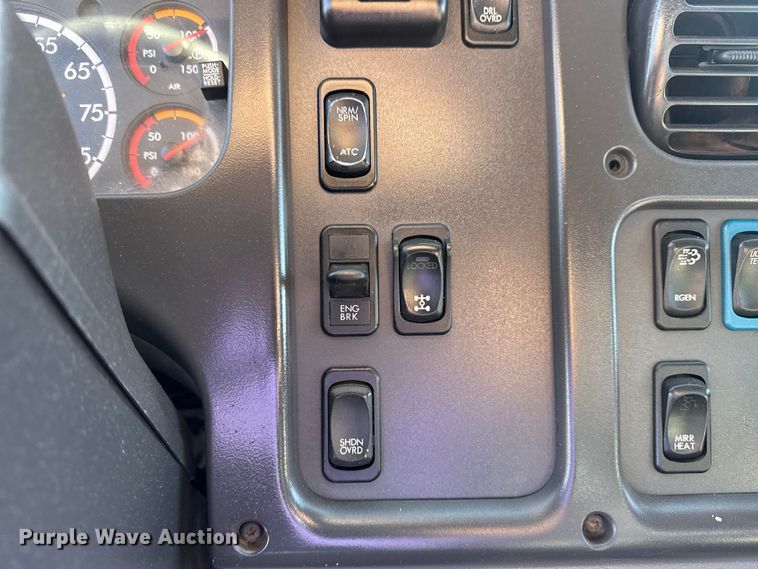 image for item EG2152 2016 Freightliner 114SD crane truck