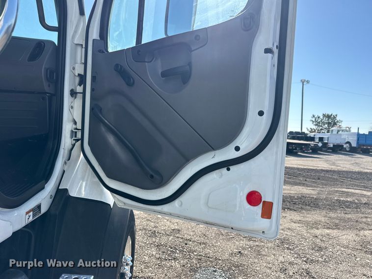 image for item EG2152 2016 Freightliner 114SD crane truck