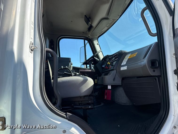 image for item EG2152 2016 Freightliner 114SD crane truck