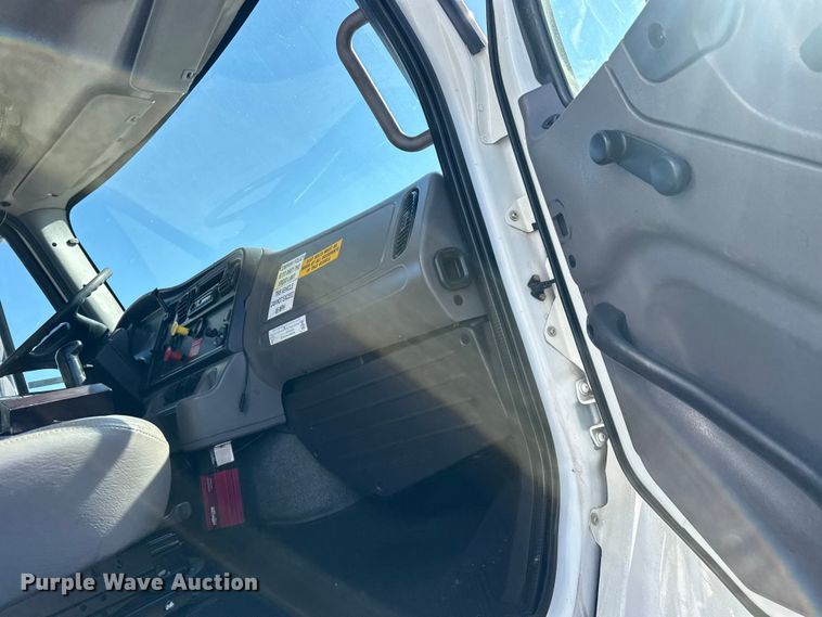 image for item EG2152 2016 Freightliner 114SD crane truck