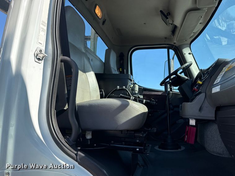 image for item EG2152 2016 Freightliner 114SD crane truck