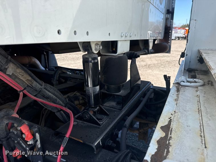 image for item EG2154 2014 Freightliner 108SD utility / service truck