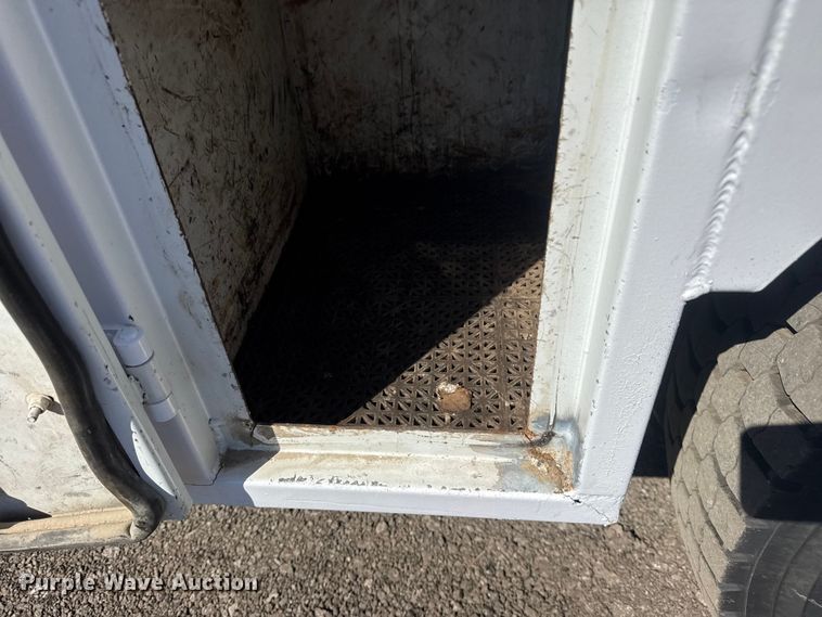 image for item EG2154 2014 Freightliner 108SD utility / service truck