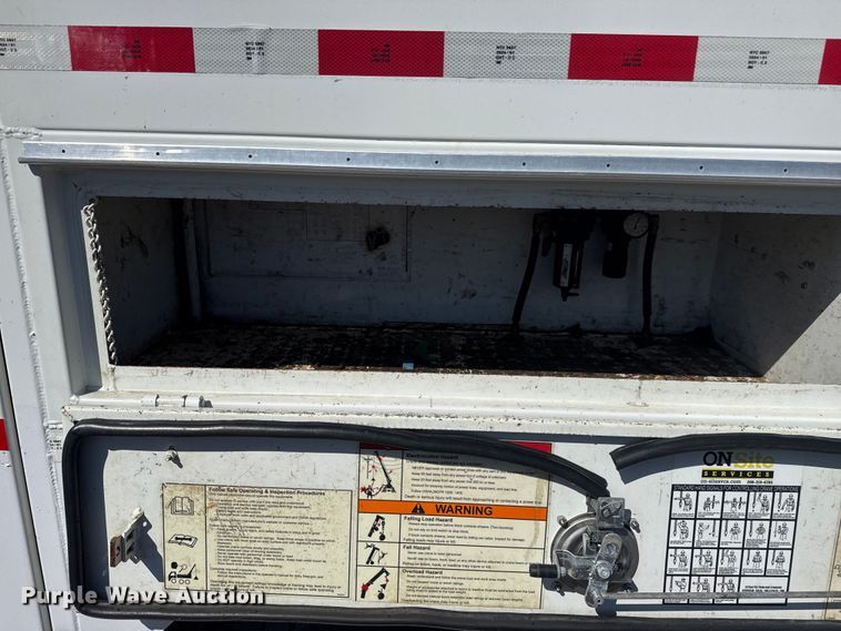 image for item EG2154 2014 Freightliner 108SD utility / service truck