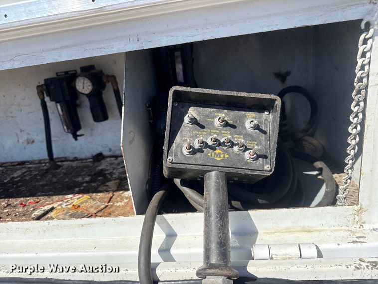 image for item EG2154 2014 Freightliner 108SD utility / service truck