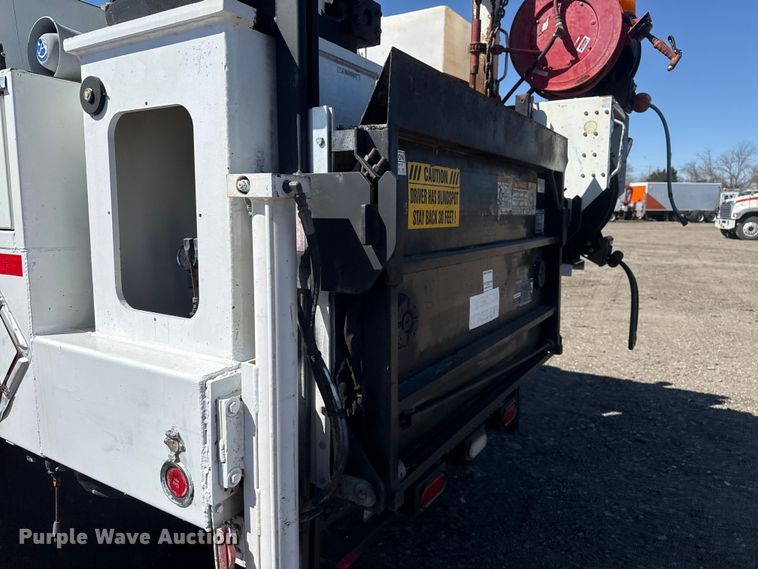 image for item EG2154 2014 Freightliner 108SD utility / service truck