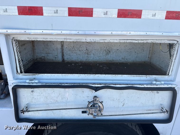 image for item EG2154 2014 Freightliner 108SD utility / service truck