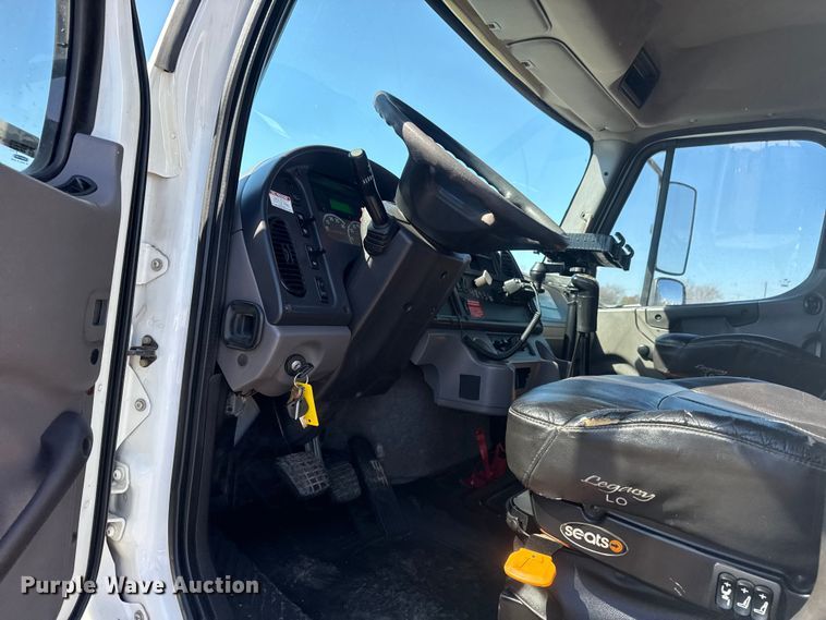 image for item EG2154 2014 Freightliner 108SD utility / service truck