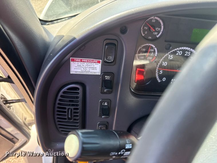 image for item EG2154 2014 Freightliner 108SD utility / service truck