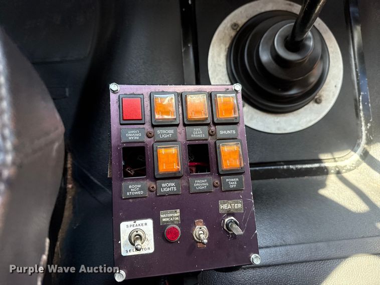 image for item EG2154 2014 Freightliner 108SD utility / service truck