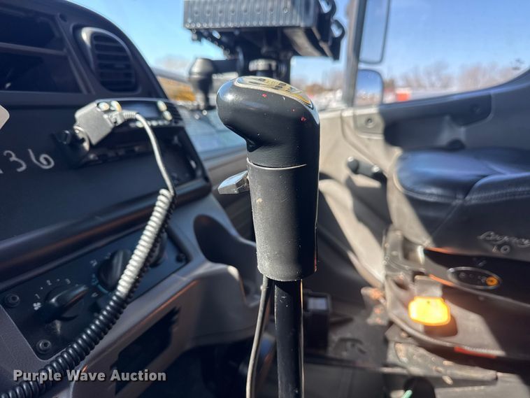 image for item EG2154 2014 Freightliner 108SD utility / service truck