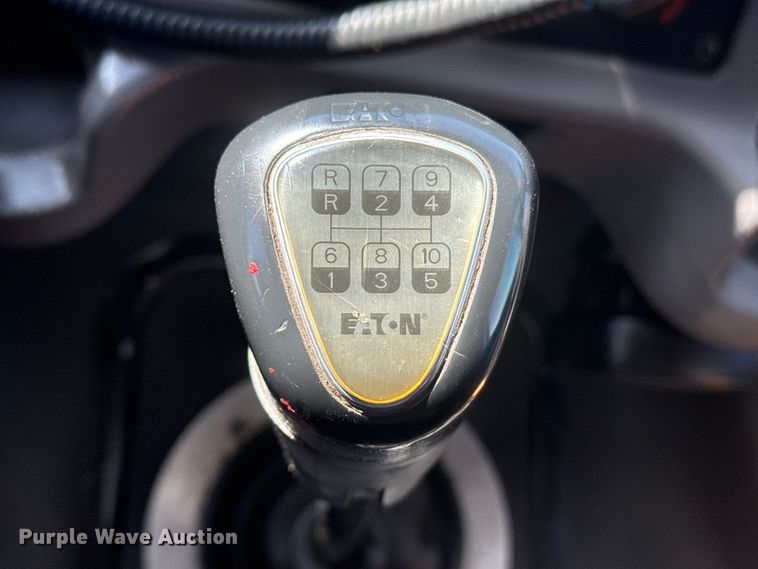 image for item EG2154 2014 Freightliner 108SD utility / service truck