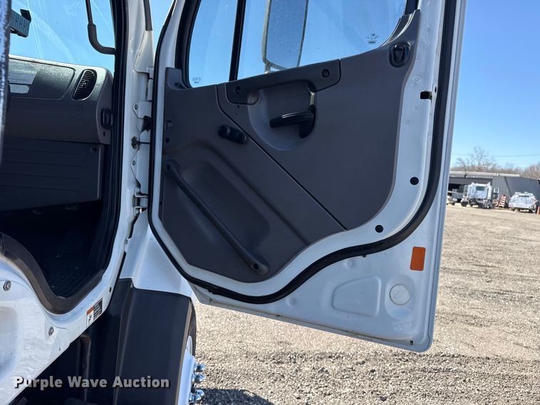 image for item EG2154 2014 Freightliner 108SD utility / service truck