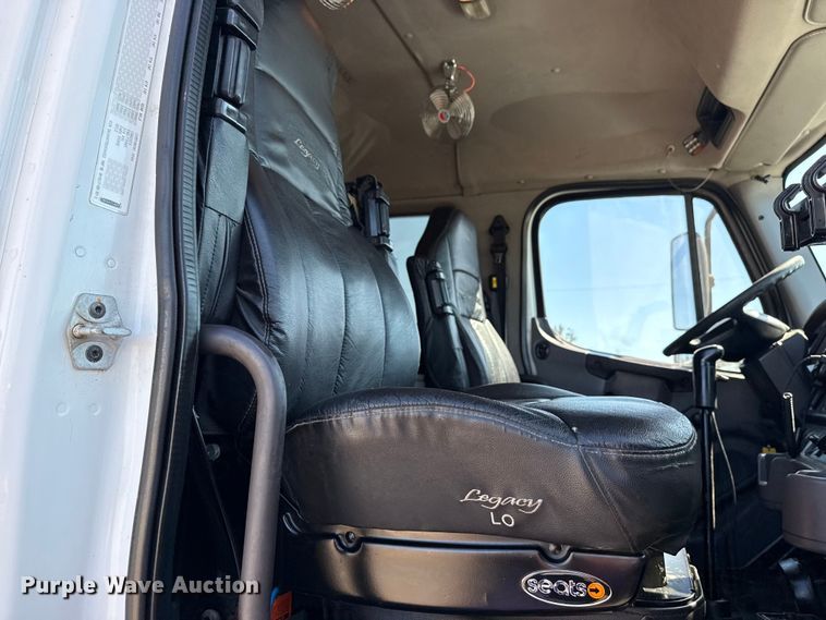 image for item EG2154 2014 Freightliner 108SD utility / service truck