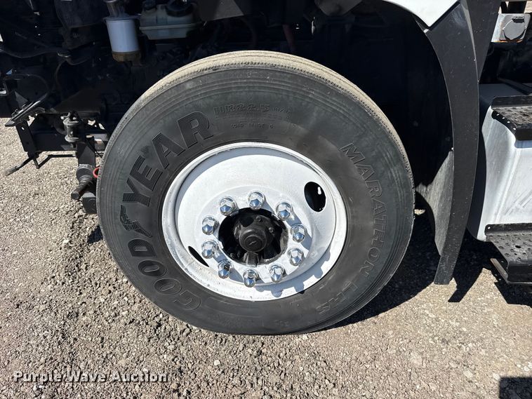 image for item EG2154 2014 Freightliner 108SD utility / service truck