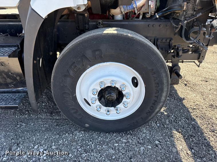 image for item EG2154 2014 Freightliner 108SD utility / service truck