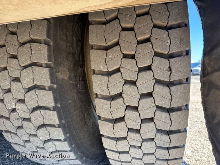 image for item EG2154 2014 Freightliner 108SD utility / service truck