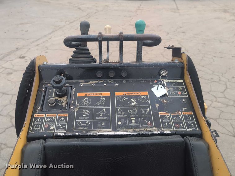 image for item EG2696 2008 Vermeer S600TX compact utility loader