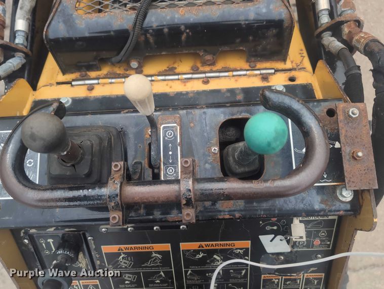 image for item EG2696 2008 Vermeer S600TX compact utility loader