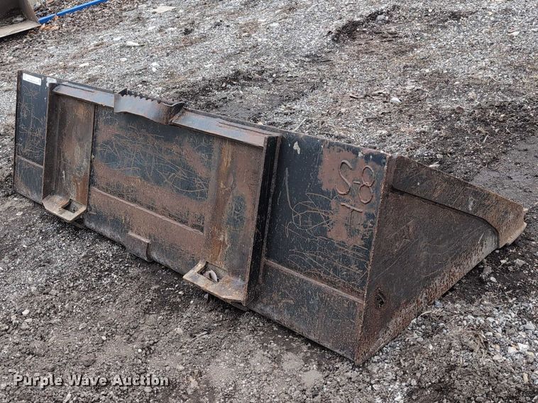 image for item EG2724 Caterpillar skid steer bucket