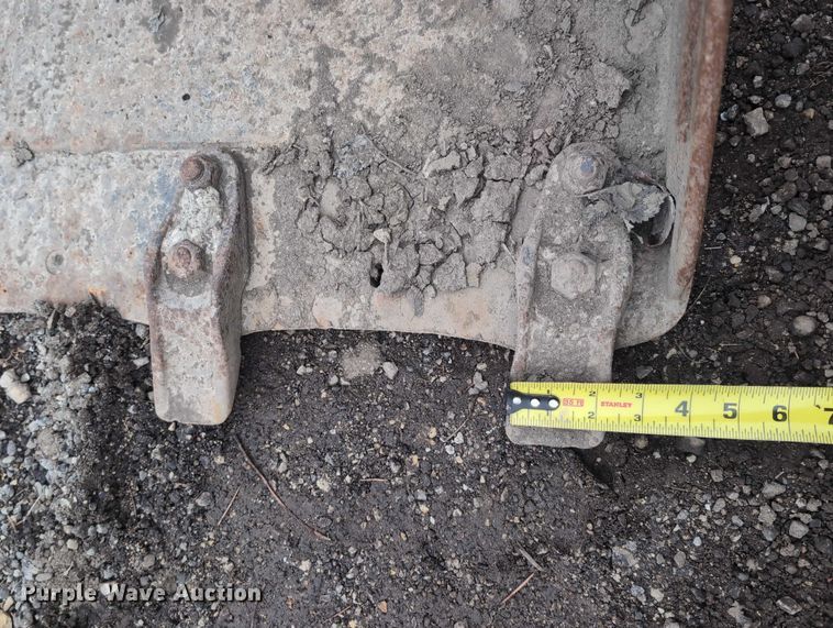 image for item EG2724 Caterpillar skid steer bucket