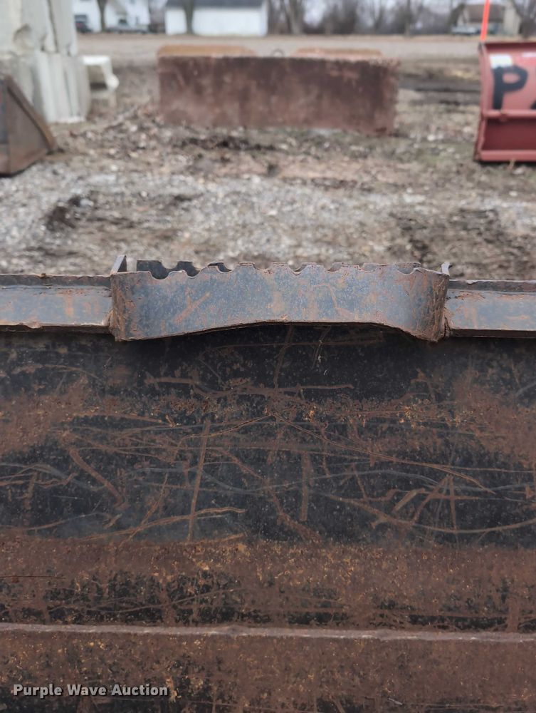 image for item EG2724 Caterpillar skid steer bucket