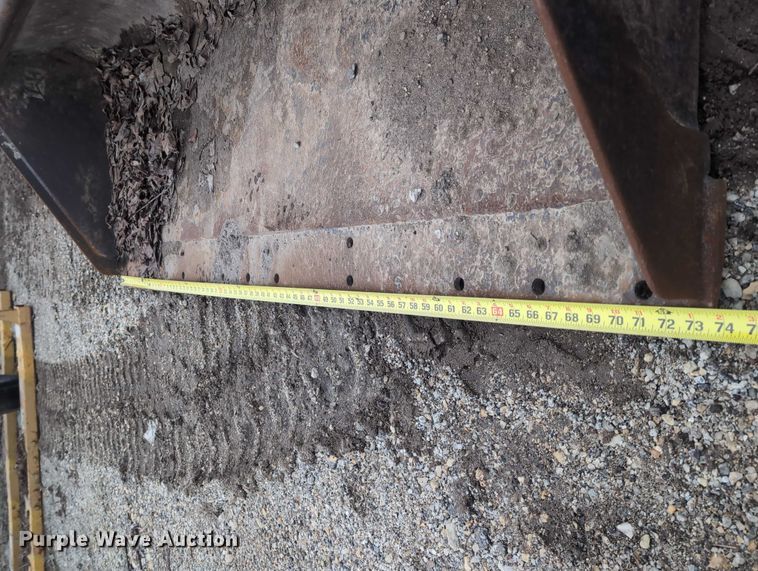 image for item EG2725 Caterpillar skid steer bucket