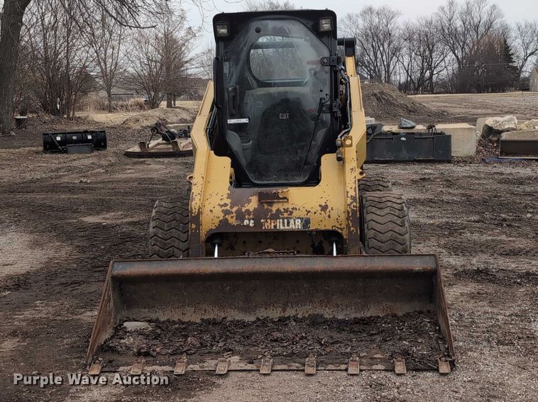 image for item EG2726 2013 Caterpillar 262C2 skid steer loader